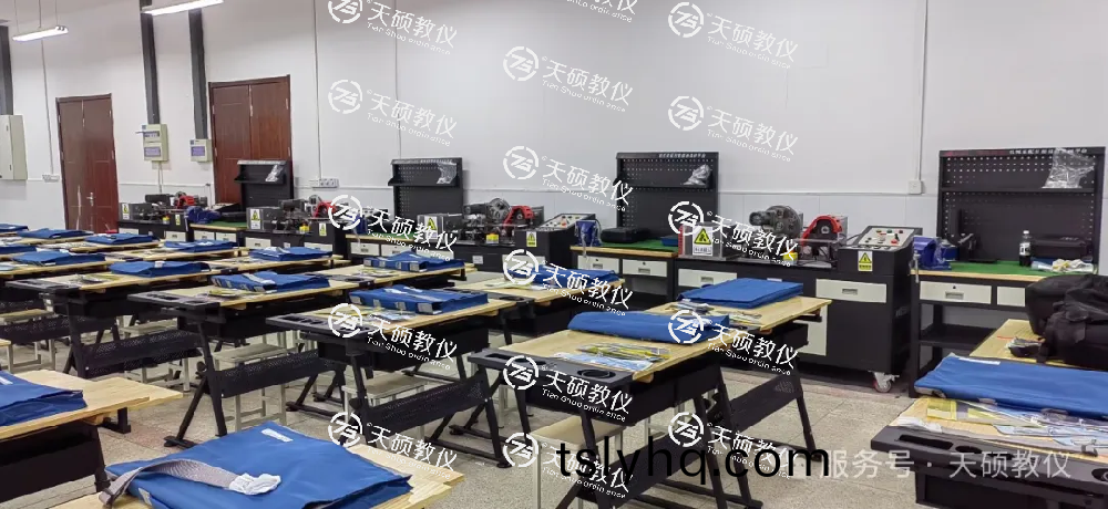 機(ji)械(xie)裝(zhuang)配(pei)技術(shu)、機械(xie)製(zhi)圖(tu)實訓室(shi)